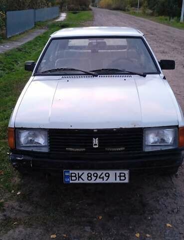 Белый Москвич/АЗЛК 2141, объемом двигателя 1.48 л и пробегом 73 тыс. км за 750 $, фото 1 на Automoto.ua