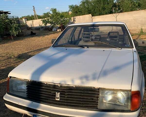 Белый Москвич/АЗЛК 2141, объемом двигателя 1.48 л и пробегом 140 тыс. км за 600 $, фото 1 на Automoto.ua