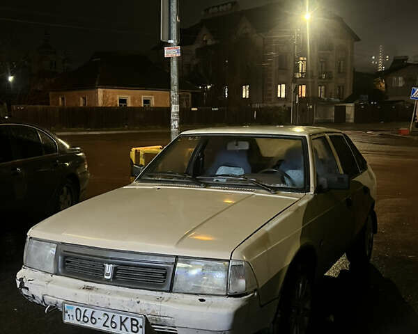 Бежевый Москвич/АЗЛК 2141, объемом двигателя 1.7 л и пробегом 200 тыс. км за 550 $, фото 1 на Automoto.ua
