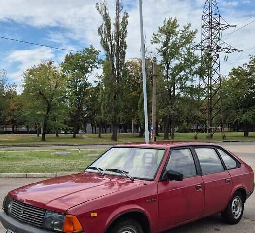 Красный Москвич/АЗЛК 2141, объемом двигателя 1.5 л и пробегом 107 тыс. км за 1100 $, фото 1 на Automoto.ua