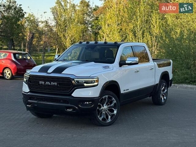 Белый Ram 1500, объемом двигателя 2.99 л и пробегом 95 тыс. км за 54000 $, фото 1 на Automoto.ua