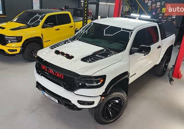 Білий Ram 1500, об'ємом двигуна 5.65 л та пробігом 17 тис. км за 84990 $, фото 1 на Automoto.ua