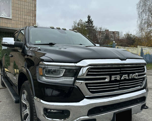 Черный Ram 1500, объемом двигателя 5.65 л и пробегом 64 тыс. км за 58000 $, фото 1 на Automoto.ua