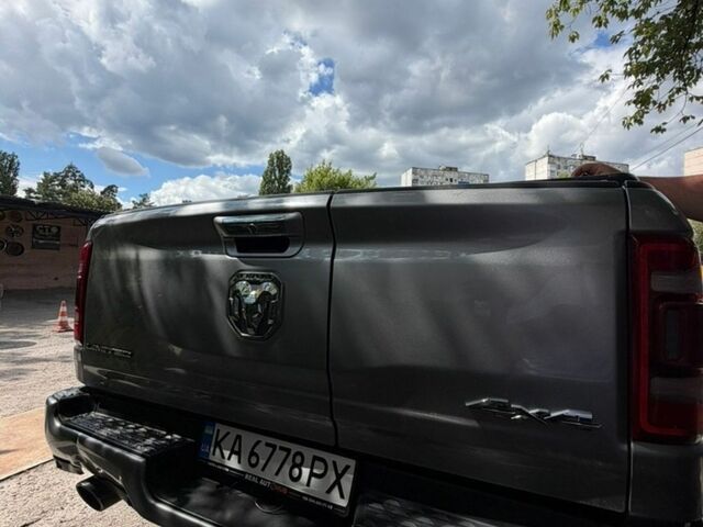 Серый Ram 1500, объемом двигателя 5.7 л и пробегом 157 тыс. км за 57000 $, фото 1 на Automoto.ua