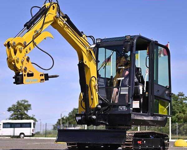 Желтый Rippa Р350, объемом двигателя 1.8 л и пробегом 1 тыс. км за 30000 $, фото 1 на Automoto.ua