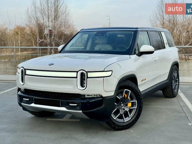 Белый Rivian R1S, объемом двигателя 0 л и пробегом 5 тыс. км за 53900 $, фото 1 на Automoto.ua
