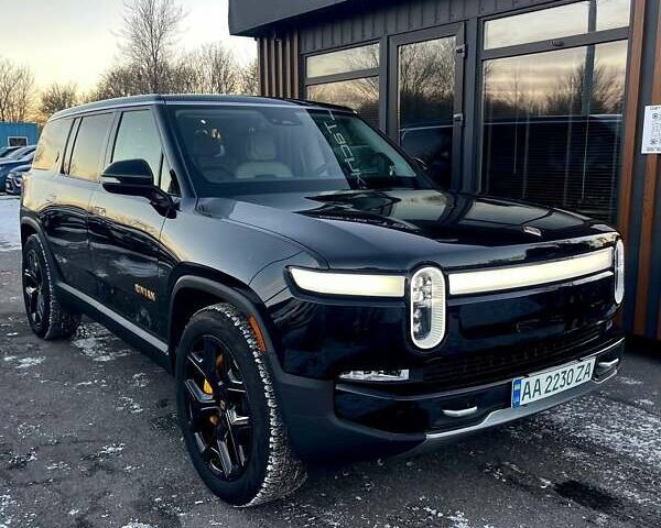 Черный Rivian R1S, объемом двигателя 0 л и пробегом 10 тыс. км за 58900 $, фото 1 на Automoto.ua