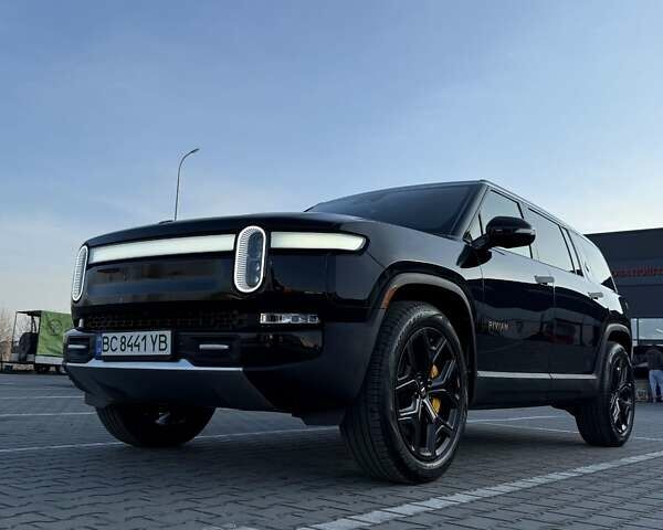 Чорний Rivian R1S, об'ємом двигуна 0 л та пробігом 4 тис. км за 60999 $, фото 1 на Automoto.ua