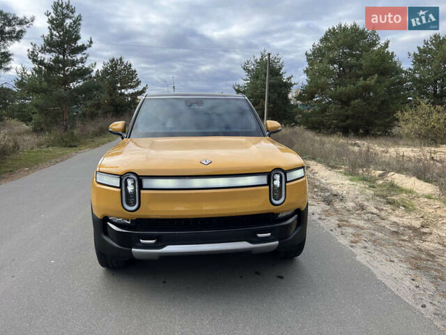 Желтый Rivian R1S, объемом двигателя 0 л и пробегом 21 тыс. км за 65000 $, фото 1 на Automoto.ua