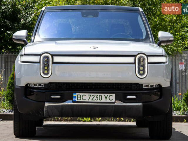 Сірий Rivian R1S, об'ємом двигуна 0 л та пробігом 54 тис. км за 52000 $, фото 1 на Automoto.ua