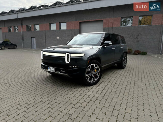 Сірий Rivian R1S, об'ємом двигуна 0 л та пробігом 42 тис. км за 54500 $, фото 1 на Automoto.ua
