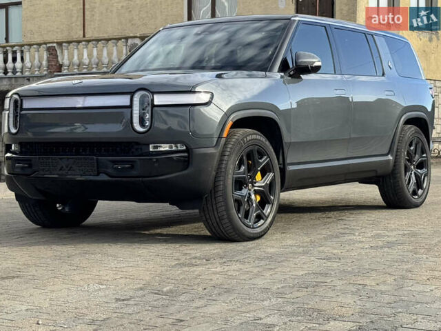 Серый Rivian R1S, объемом двигателя 0 л и пробегом 15 тыс. км за 52000 $, фото 1 на Automoto.ua