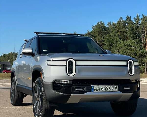Сірий Rivian R1S, об'ємом двигуна 0 л та пробігом 2 тис. км за 47500 $, фото 1 на Automoto.ua