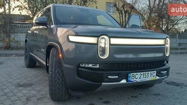 Серый Rivian R1S, объемом двигателя 0 л и пробегом 18 тыс. км за 47000 $, фото 1 на Automoto.ua