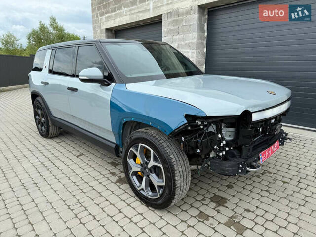 Серый Rivian R1S, объемом двигателя 0 л и пробегом 46 тыс. км за 26500 $, фото 1 на Automoto.ua