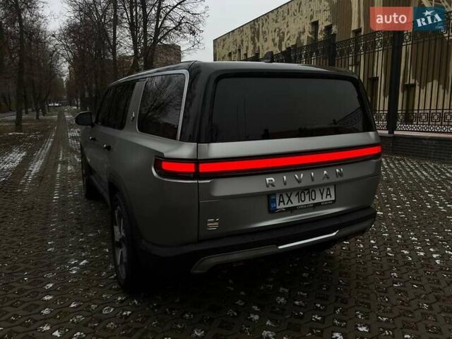 Серый Rivian R1S, объемом двигателя 0 л и пробегом 4 тыс. км за 54700 $, фото 1 на Automoto.ua