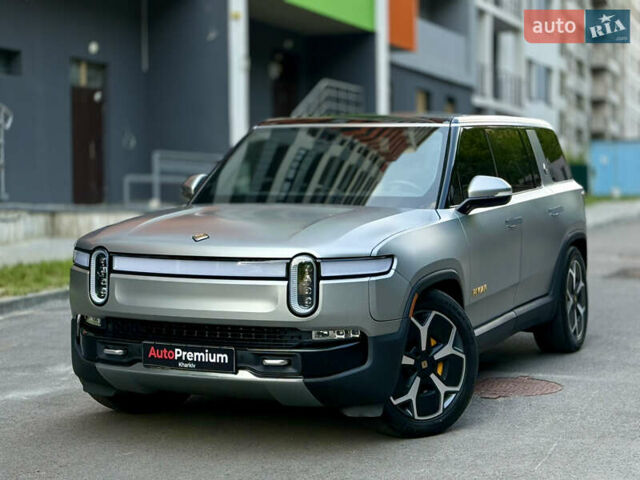 Серый Rivian R1S, объемом двигателя 0 л и пробегом 13 тыс. км за 49000 $, фото 1 на Automoto.ua