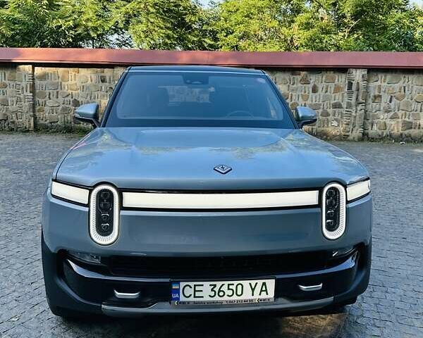 Сірий Rivian R1S, об'ємом двигуна 0 л та пробігом 2 тис. км за 61500 $, фото 1 на Automoto.ua