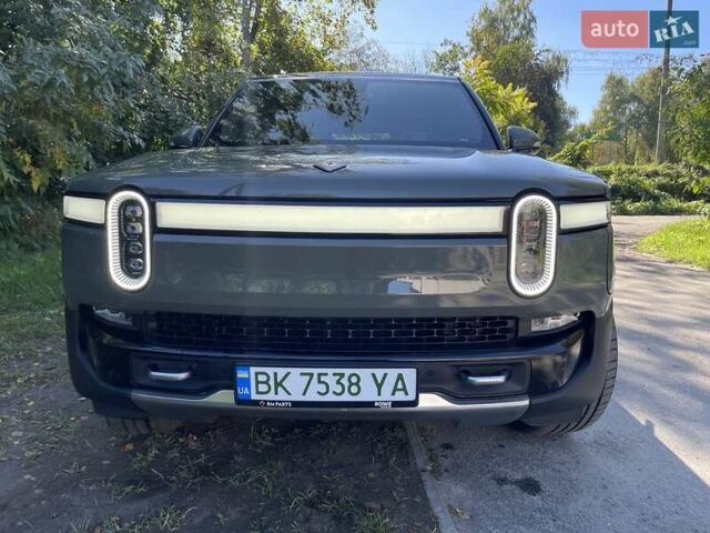 Зелений Rivian R1S, об'ємом двигуна 0 л та пробігом 30 тис. км за 42300 $, фото 1 на Automoto.ua