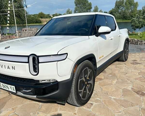 Белый Rivian R1T, объемом двигателя 0 л и пробегом 27 тыс. км за 55000 $, фото 1 на Automoto.ua