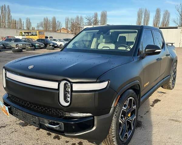 Черный Rivian R1T, объемом двигателя 0 л и пробегом 25 тыс. км за 64700 $, фото 1 на Automoto.ua