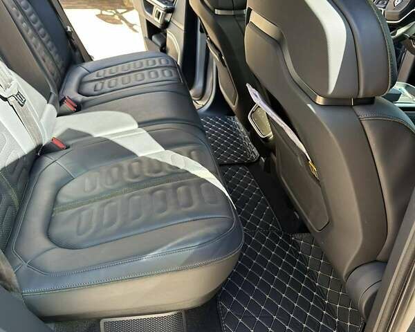 Сірий Rivian R1T, об'ємом двигуна 0 л та пробігом 64 тис. км за 43500 $, фото 1 на Automoto.ua