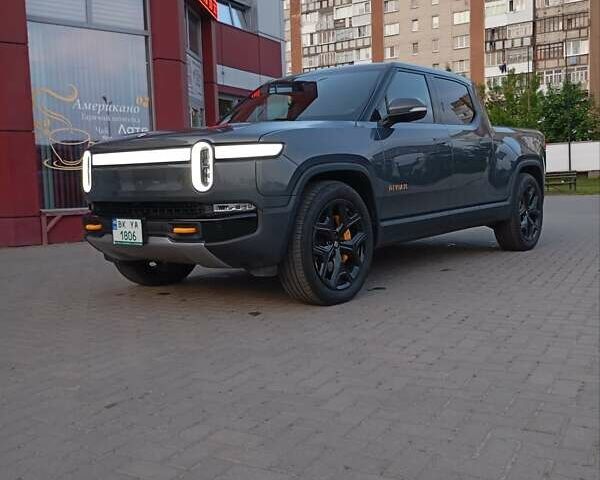 Серый Rivian R1T, объемом двигателя 0 л и пробегом 86 тыс. км за 44500 $, фото 1 на Automoto.ua