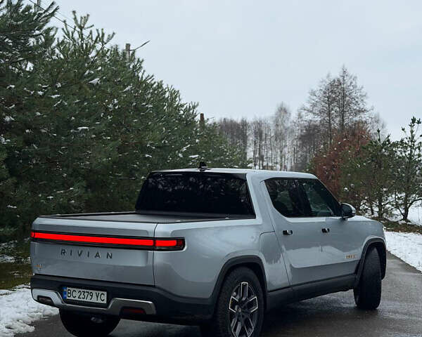 Сірий Rivian R1T, об'ємом двигуна 0 л та пробігом 63 тис. км за 43500 $, фото 1 на Automoto.ua