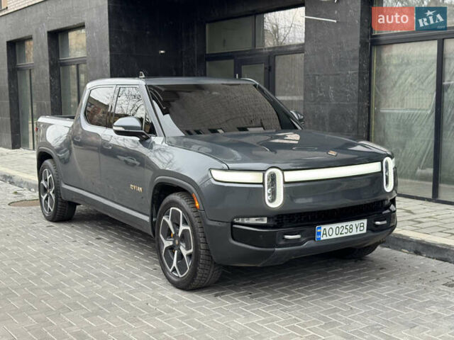 Серый Rivian R1T, объемом двигателя 0 л и пробегом 36 тыс. км за 44900 $, фото 1 на Automoto.ua