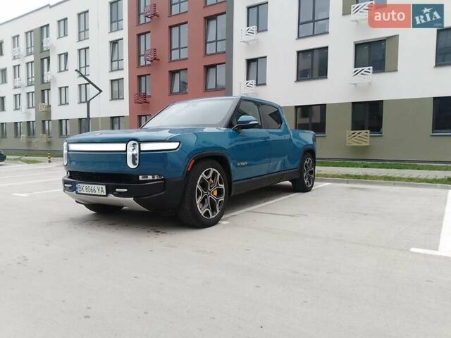 Rivian R1T 2022 в Ровно на Automoto.ua Синий Rivian R1T, объемом двигателя 0 л и пробегом 57 тыс. км за 49000 $, фото 1 на Automoto.ua