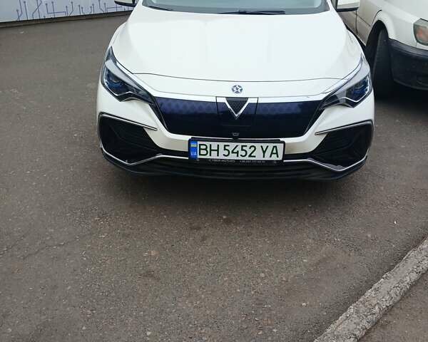 Білий Venucia D60EV, об'ємом двигуна 0 л та пробігом 52 тис. км за 13000 $, фото 1 на Automoto.ua