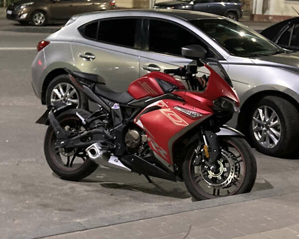 Красный Voge 300RR, объемом двигателя 0.3 л и пробегом 5 тыс. км за 2650 $, фото 1 на Automoto.ua