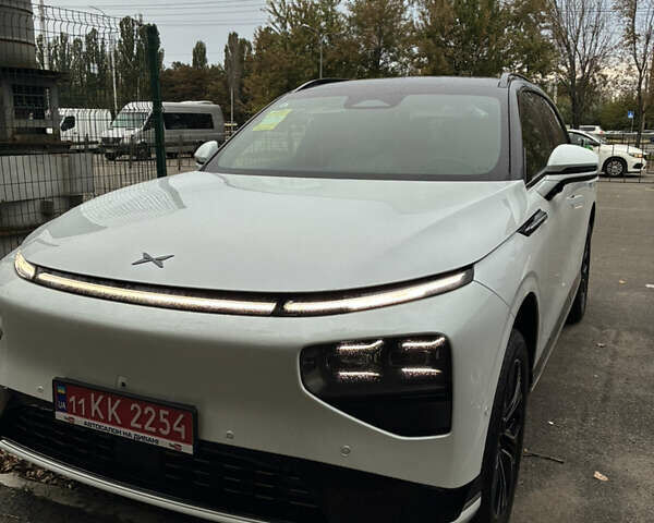 Белый Xpeng G9, объемом двигателя 0 л и пробегом 1 тыс. км за 46000 $, фото 1 на Automoto.ua
