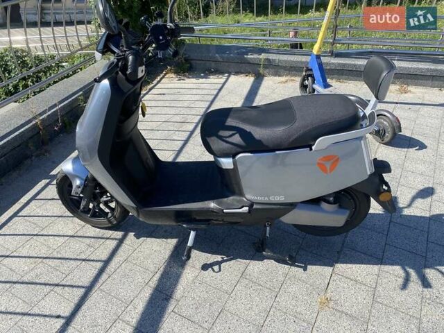 Yadea E8S 2024 у Києві на Automoto.ua Сірий Yadea E8S, об'ємом двигуна 0 л та пробігом 13 тис. км за 1211 $, фото 1 на Automoto.ua