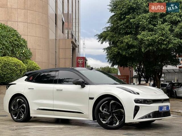Белый Zeekr 001, объемом двигателя 0 л и пробегом 10 тыс. км за 38900 $, фото 1 на Automoto.ua