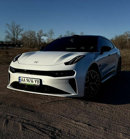 Белый Zeekr 001, объемом двигателя 0 л и пробегом 11 тыс. км за 41900 $, фото 1 на Automoto.ua