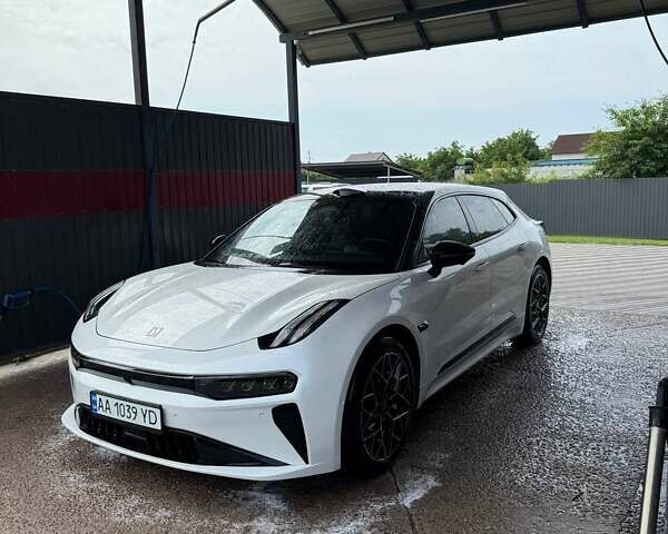 Белый Zeekr 001, объемом двигателя 0 л и пробегом 10 тыс. км за 37000 $, фото 1 на Automoto.ua