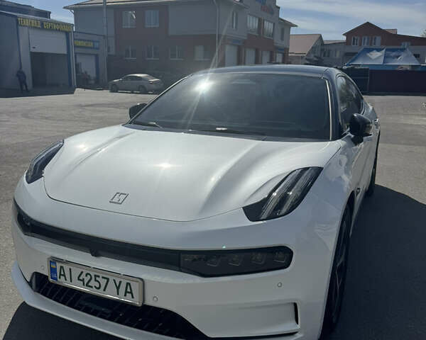 Белый Zeekr 001, объемом двигателя 0 л и пробегом 30 тыс. км за 35599 $, фото 1 на Automoto.ua