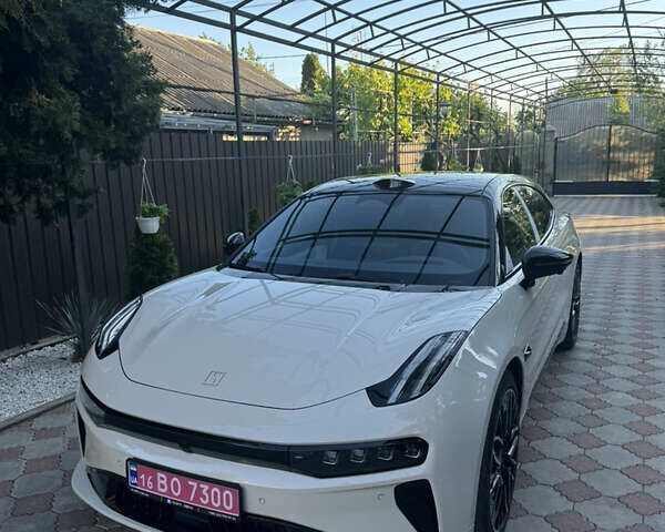 Белый Zeekr 001, объемом двигателя 0 л и пробегом 5 тыс. км за 50500 $, фото 1 на Automoto.ua