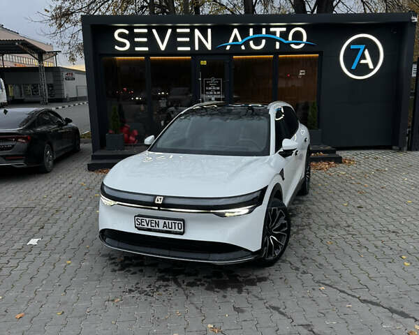 Zeekr 7X 2025 в Черновцах на Automoto.ua Белый Zeekr 7X, объемом двигателя 0 л и пробегом 1 тыс. км за 44999 $, фото 1 на Automoto.ua