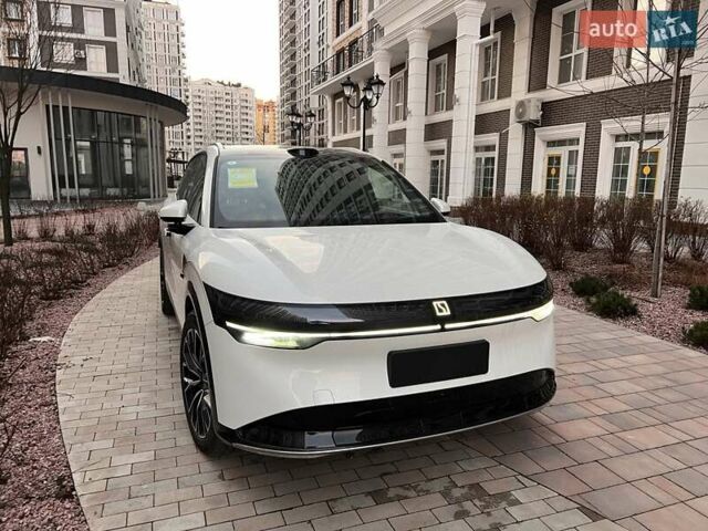 Белый Zeekr 7X, объемом двигателя 0 л и пробегом 1 тыс. км за 42300 $, фото 1 на Automoto.ua