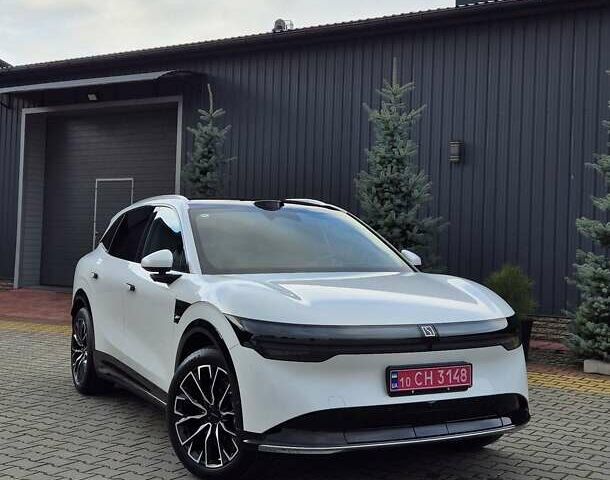 Белый Zeekr 7X, объемом двигателя 0 л и пробегом 1 тыс. км за 42500 $, фото 1 на Automoto.ua