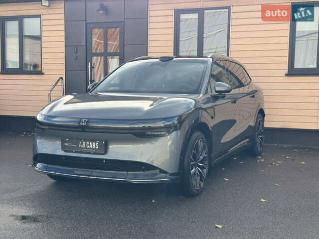 Zeekr 7X 2025 в Киеве на Automoto.ua Серый Zeekr 7X, объемом двигателя 0 л и пробегом 1 тыс. км за 44950 $, фото 1 на Automoto.ua