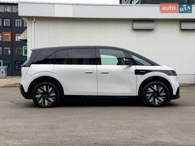 Білий Zeekr Mix, об'ємом двигуна 0 л та пробігом 4 тис. км за 46850 $, фото 1 на Automoto.ua