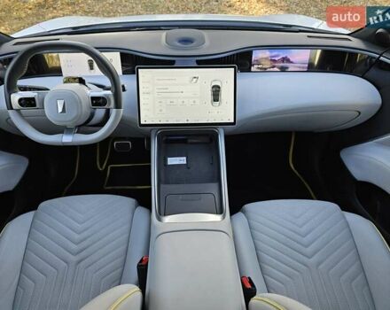Белый Avatr 11, объемом двигателя 0 л и пробегом 13 тыс. км за 41000 $, фото 74 на Automoto.ua