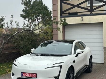 Avatr 11 2024 в Киеве на Automoto.ua Белый Avatr 11, объемом двигателя 0 л и пробегом 7 тыс. км за 44800 $, фото 1 на Automoto.ua