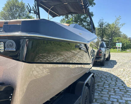 Чорний Axis Wake A, об'ємом двигуна 5.3 л та пробігом 50 тис. км за 175000 $, фото 1 на Automoto.ua