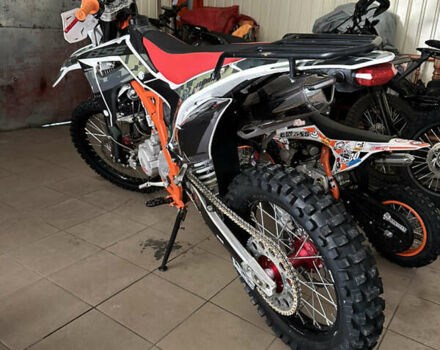 Красный BSE J3D 300 Enduro, объемом двигателя 0.3 л и пробегом 1 тыс. км за 1950 $, фото 1 на Automoto.ua