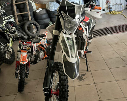 Красный BSE J3D 300 Enduro, объемом двигателя 0.3 л и пробегом 1 тыс. км за 1950 $, фото 3 на Automoto.ua