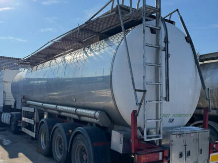 Clayton Commercial S1 2001 в Кропивницком (Кировограде) на Automoto.ua Красный Clayton Commercial S1, объемом двигателя 0 л и пробегом 777 тыс. км за 27500 $, фото 1 на Automoto.ua